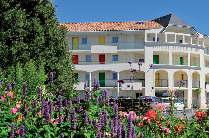 Imagen de los exteriores del Hotel R&eacute;sidence Les Jardins De L'amiraut&eacute; - Vacanc&eacute;ole. Foto 11