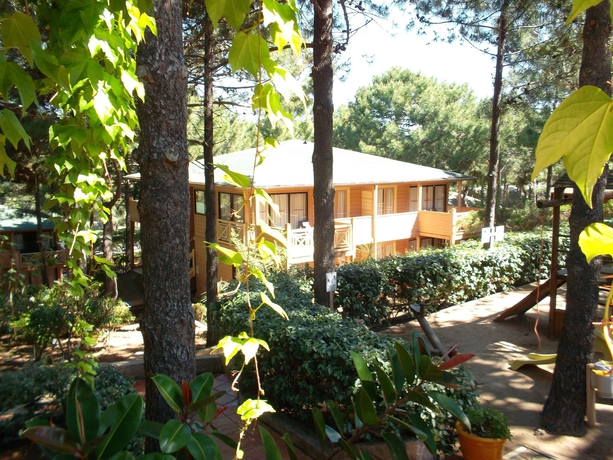 Imagen de los exteriores del Hotel R&eacute;sidence Les Pins. Foto 8