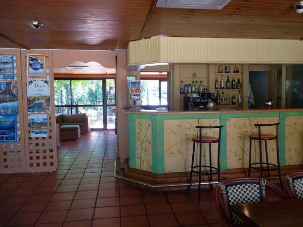 Imagen del bar/restaurante del Hotel R&eacute;sidence Les Pins. Foto 5