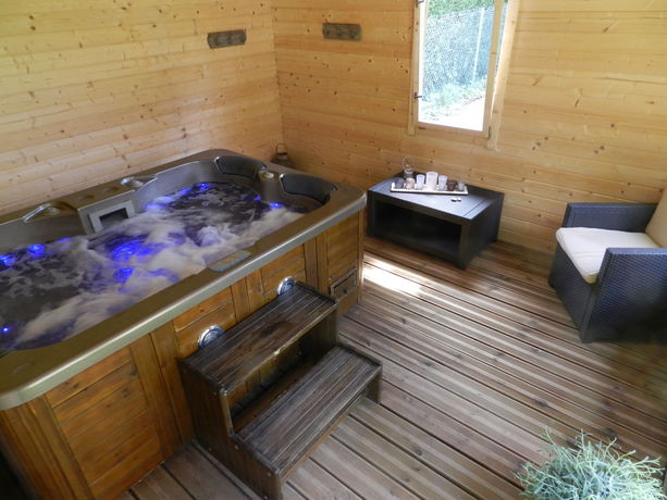 Imagen de los exteriores del Hotel R&eacute;sidence Les Thermes C&ocirc;t&eacute; Chalet. Foto 12
