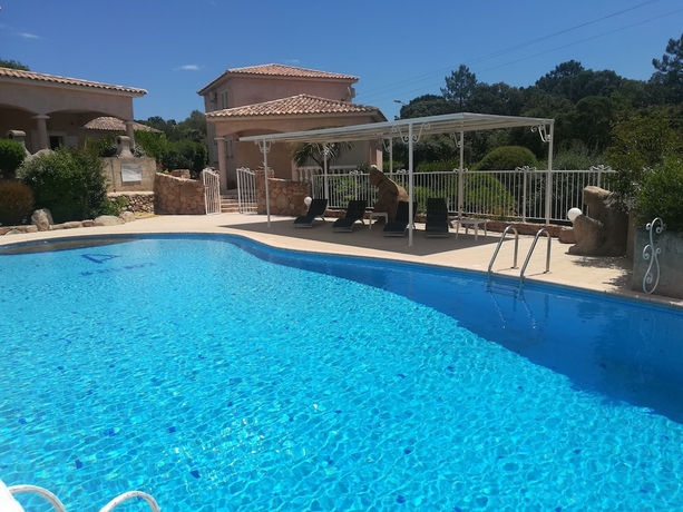 Imagen general del Hotel R&eacute;sidence Marina Di A Testa. Foto 1