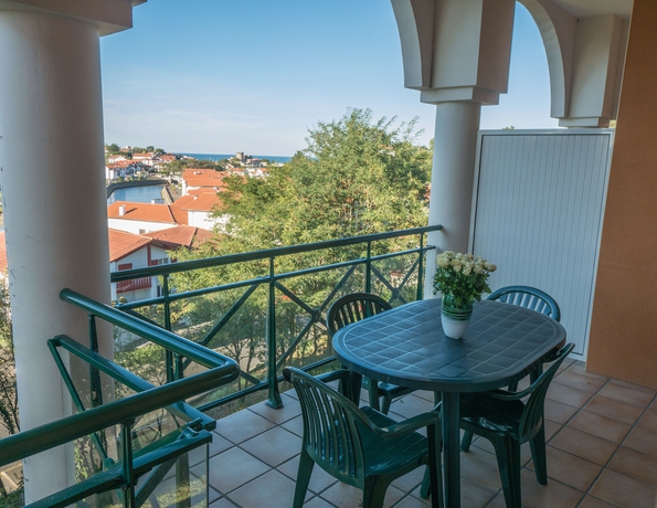 Imagen de los exteriores del Hotel R&eacute;sidence Mer & Golf Soko-Eder. Foto 5