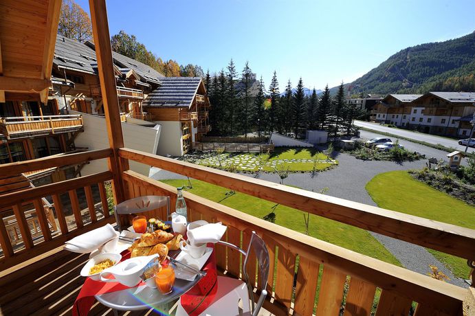 Imagen de la piscina del Hotel R&eacute;sidence Nemea L'adret, Alpes Franceses. Foto 16