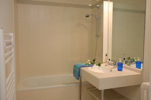 Imagen de la habitación del Hotel R&eacute;sidence Nemea Le Domaine De Bertheaume. Foto 6
