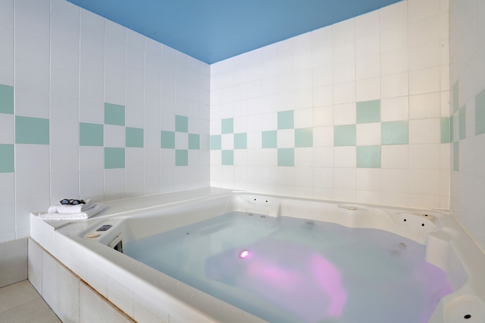 Imagen de la piscina del Hotel Résidence Nemea Les Chalets Des Evettes. Foto 18