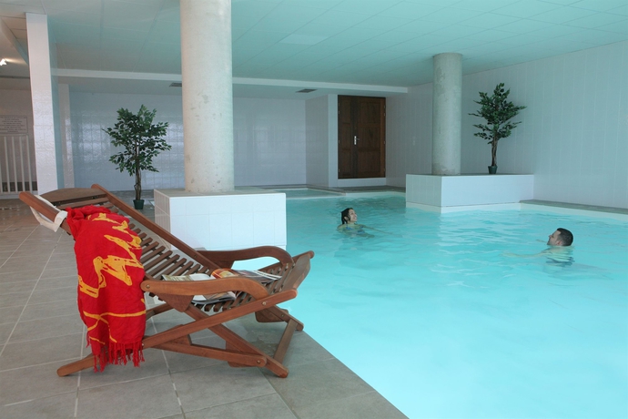 Imagen de la piscina del Hotel Résidence Nemea Les Chalets Du Belvédère. Foto 14
