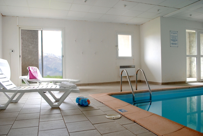 Imagen de la piscina del Hotel R&eacute;sidence Nemea Royal Peyragudes. Foto 15