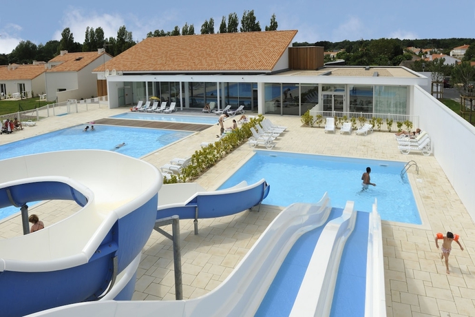 Imagen de la piscina del Hotel R&eacute;sidence Nemea les Grands Rochers. Foto 19