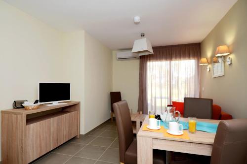 Imagen de la habitación del Hotel Résidence Odalys Côté Canal. Foto 7