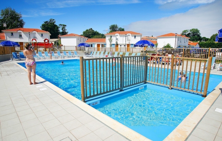 Imagen de la piscina del Hotel R&eacute;sidence Odalys Le Domaine de l\'Ocean. Foto 18