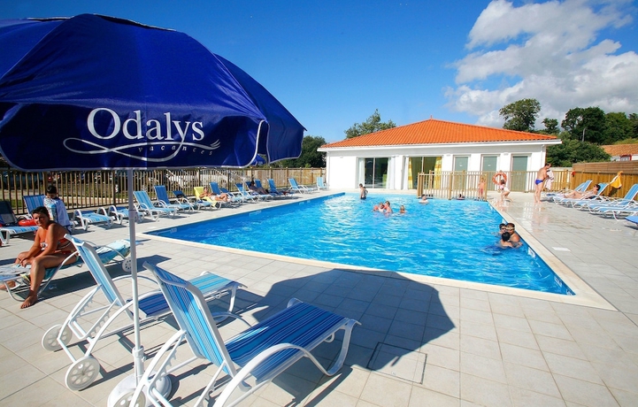 Imagen de la piscina del Hotel R&eacute;sidence Odalys Le Domaine de l\'Ocean. Foto 19