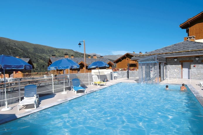 Imagen de la piscina del Hotel R&eacute;sidence Odalys Le Grand Panorama 1. Foto 16