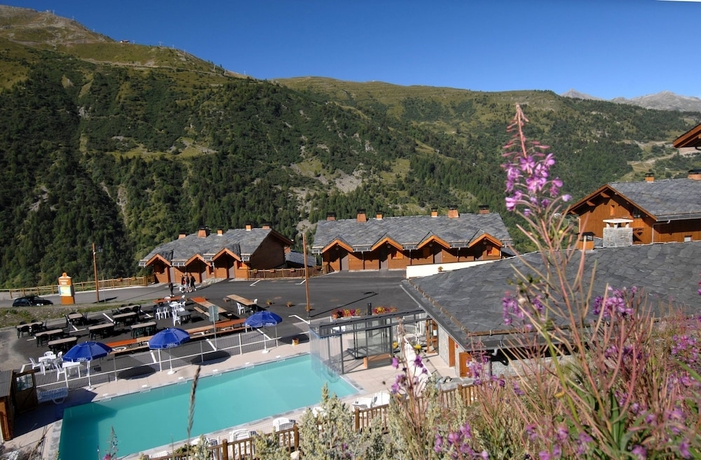 Imagen de la piscina del Hotel R&eacute;sidence Odalys Le Grand Panorama 1. Foto 17