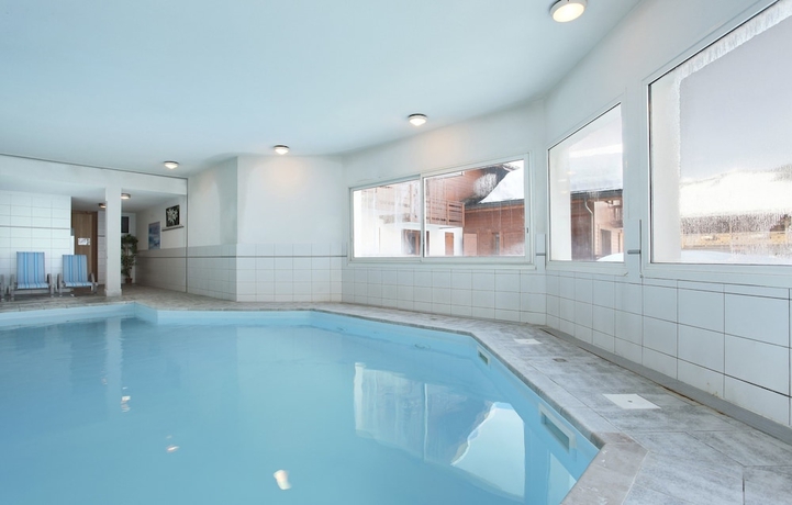 Imagen de la piscina del Hotel Résidence Odalys Les Belles Roches. Foto 18