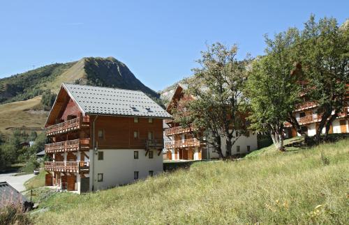 Imagen de los exteriores del Hotel R&eacute;sidence Odalys Les Chalets De La Porte Des Saisons. Foto 5