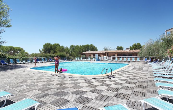 Imagen de la piscina del Hotel R&eacute;sidence Odalys Les Hauts De Balaruc. Foto 17
