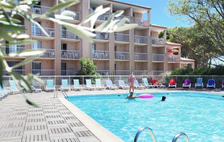 Imagen de la piscina del Hotel R&eacute;sidence Odalys Les Hauts De Balaruc. Foto 18