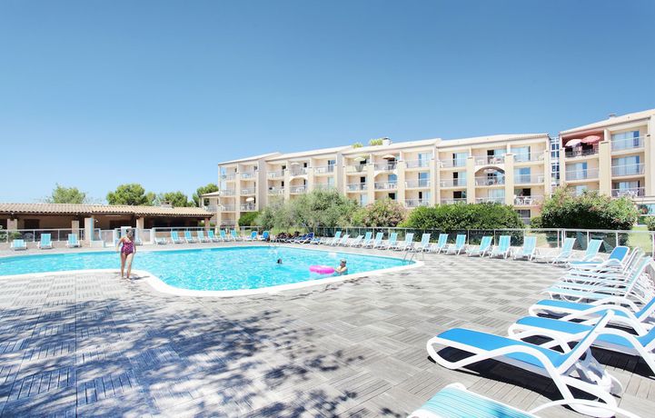 Imagen de la piscina del Hotel R&eacute;sidence Odalys Les Hauts De Balaruc. Foto 19