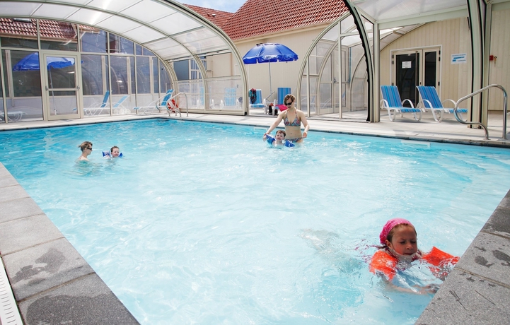 Imagen de la piscina del Hotel R&eacute;sidence Odalys Les Villas De La Baie. Foto 16