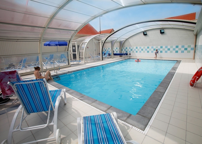 Imagen de la piscina del Hotel R&eacute;sidence Odalys Les Villas De La Baie. Foto 17