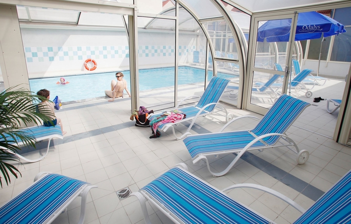 Imagen de la piscina del Hotel R&eacute;sidence Odalys Les Villas De La Baie. Foto 18