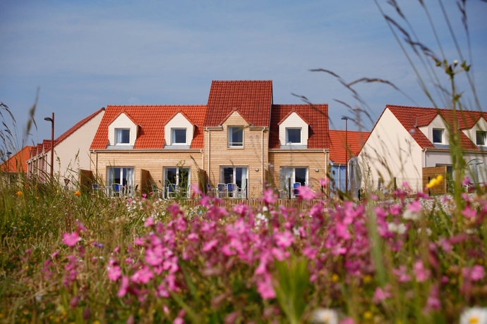 Imagen de los exteriores del Hotel R&eacute;sidence Odalys Les Villas De La Baie. Foto 6