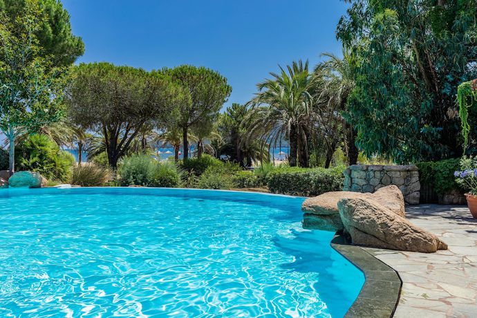 Imagen de la piscina del Hotel R&eacute;sidence Paese Serenu. Foto 7
