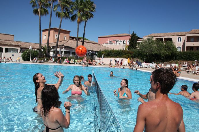 Imagen de la piscina del Hotel R&eacute;sidence Pierre & Vacances Valescure. Foto 16