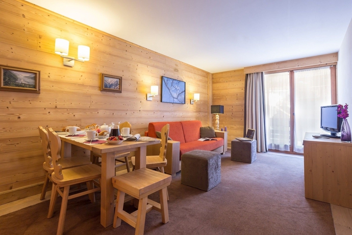 Imagen de los interiores del Hotel Résidence Pierre and Vacances Premium Les Chalets Du Forum. Foto 13