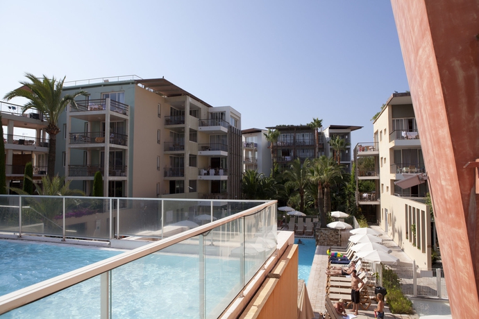 Imagen de la piscina del Hotel Résidence Pierre and Vacances Premium Port-prestige. Foto 13