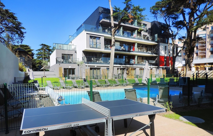 Imagen de la piscina del Hotel R&eacute;sidence Prestige Odalys De La Plage. Foto 19