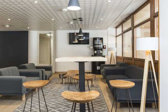 Imagen del bar/restaurante del Hotel R&eacute;sidence Prestige Odalys L'or&eacute;e Des Pistes. Foto 2