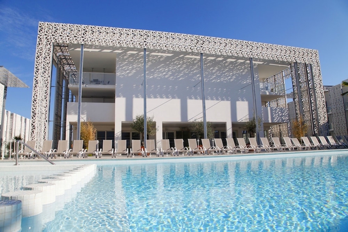 Imagen de la piscina del Hotel R&eacute;sidence Prestige Odalys Nak&acirc;ra. Foto 18