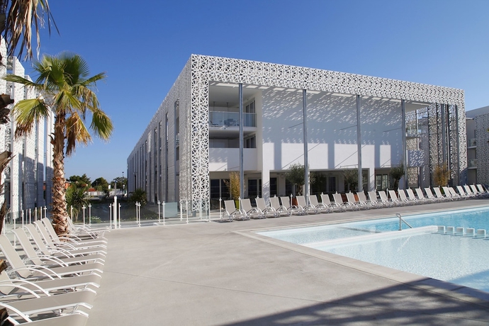 Imagen de la piscina del Hotel R&eacute;sidence Prestige Odalys Nak&acirc;ra. Foto 19