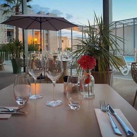 Imagen del bar/restaurante del Hotel R&eacute;sidence Prestige Odalys Nak&acirc;ra. Foto 4