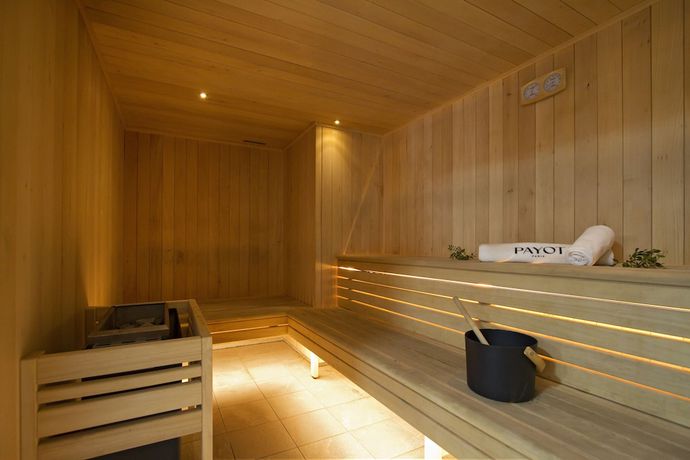 Imagen de la piscina del Hotel R&eacute;sidence Prestige Odalys l\'Eclose. Foto 18