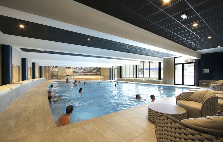 Imagen de la piscina del Hotel R&eacute;sidence Prestige Odalys l\'Eclose. Foto 19