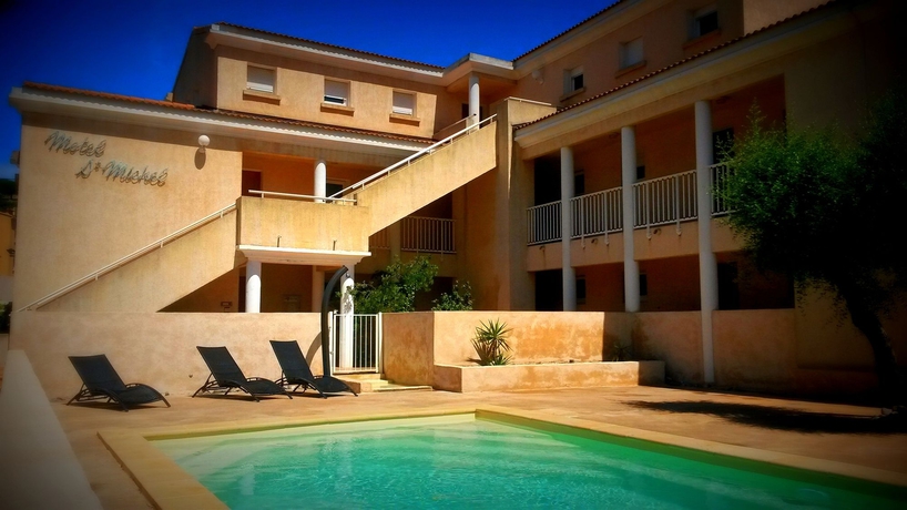 Imagen de la piscina del Hotel R&eacute;sidence Saint Michel. Foto 14