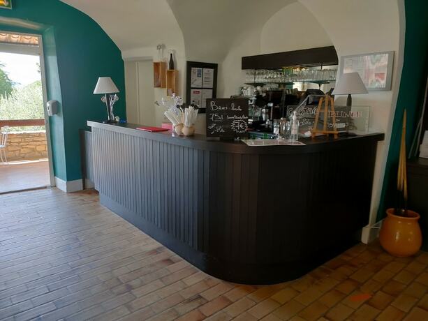Imagen del bar/restaurante del Hotel R&eacute;sidence Vacances Bleues Lou Castel. Foto 12