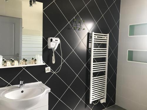 Imagen de la habitación del Hotel R&eacute;sidence du Parc - Gorges de l\'H&eacute;rault - C&eacute;vennes - Parc Sports & Loisirs Brissac Ganges. Foto 6