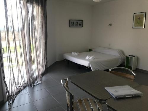 Imagen de la habitación del Hotel R&eacute;sidence du Parc - Gorges de l\'H&eacute;rault - C&eacute;vennes - Parc Sports & Loisirs Brissac Ganges. Foto 7