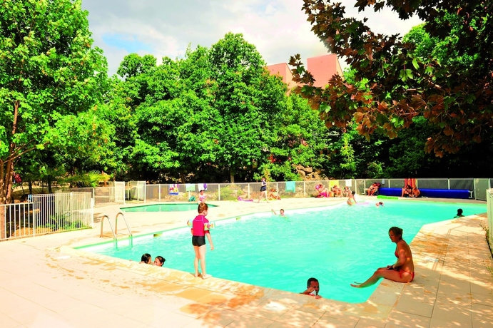 Imagen de la piscina del Hotel R&eacute;sidence les Balcons du Canigou. Foto 18