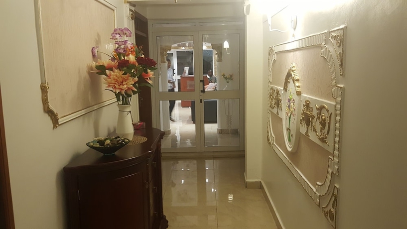 Imagen de los interiores del Hotel R&eacute;sidences h&ocirc;teli&egrave;res Micheline et Emile, Bastos. Foto 19