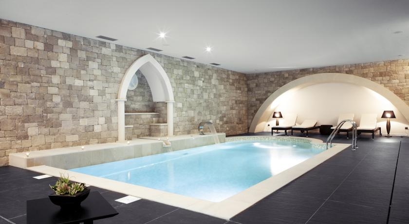 Imagen de la piscina del Hotel Real Abadia Congress and Spa. Foto 7