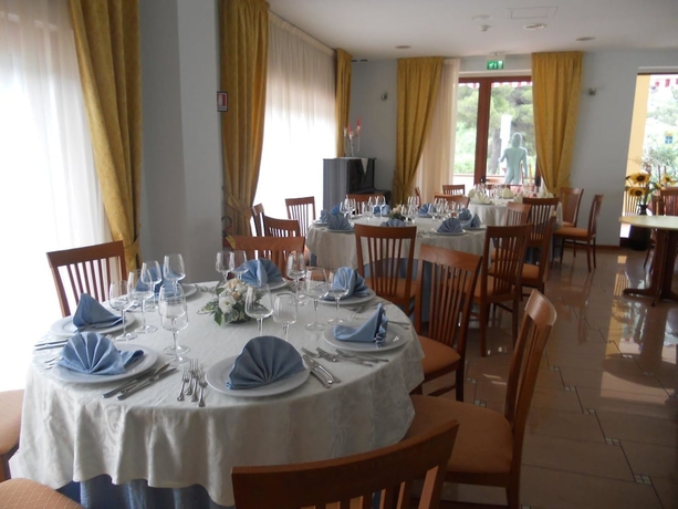 Imagen del bar/restaurante del Hotel Real Asturias. Foto 9