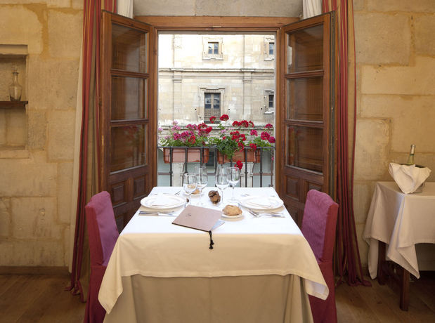 Imagen del bar/restaurante del Hotel Real Colegiata San Isidoro. Foto 3