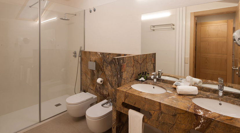 Imagen de la habitación del Hotel Real Colegiata San Isidoro. Foto 10