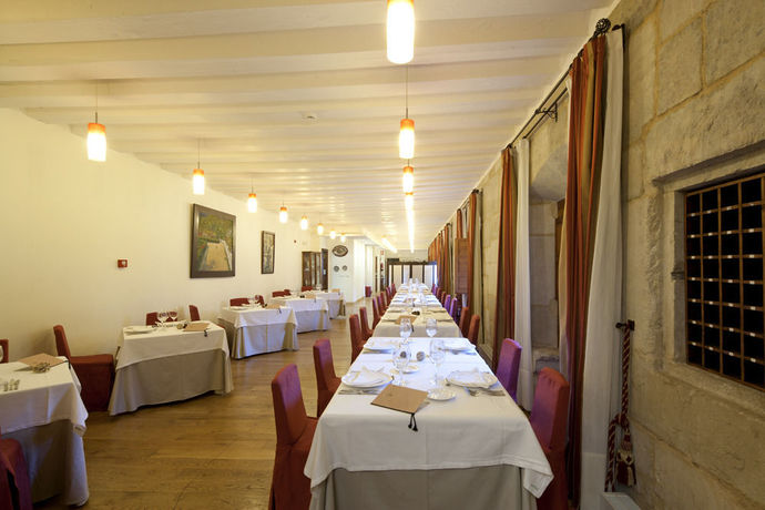 Imagen del bar/restaurante del Hotel Real Colegiata San Isidoro. Foto 4