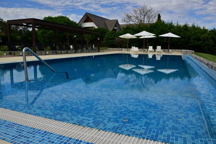 Imagen de la piscina del Hotel Real Colonia and Suites. Foto 12