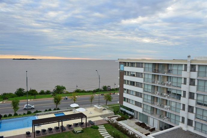 Imagen de los exteriores del Hotel Real Colonia and Suites. Foto 8